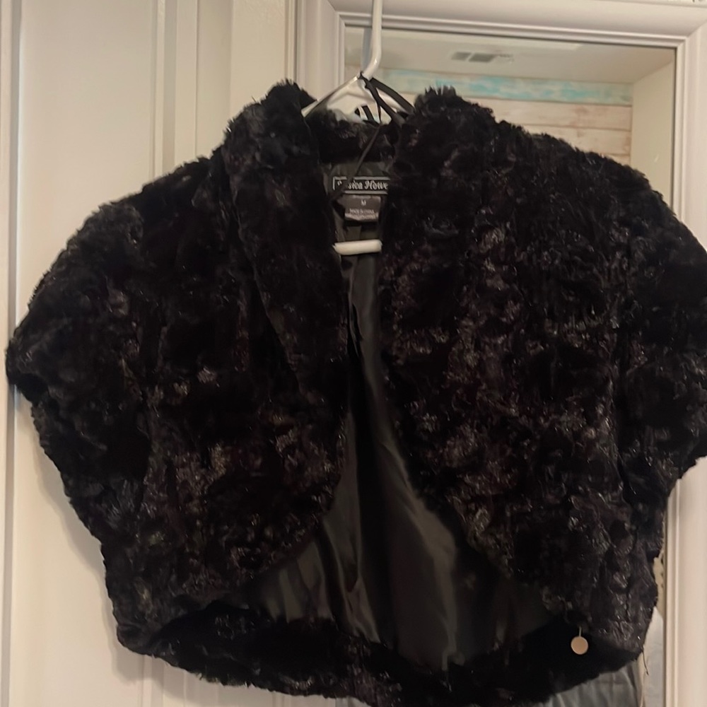 🖤Women’s Faux Fur Shaw, size medium black🖤